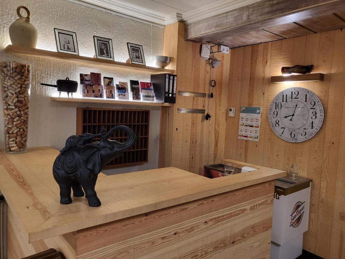 Hostal Torras Sant Hilari Sacalm Luaran gambar
