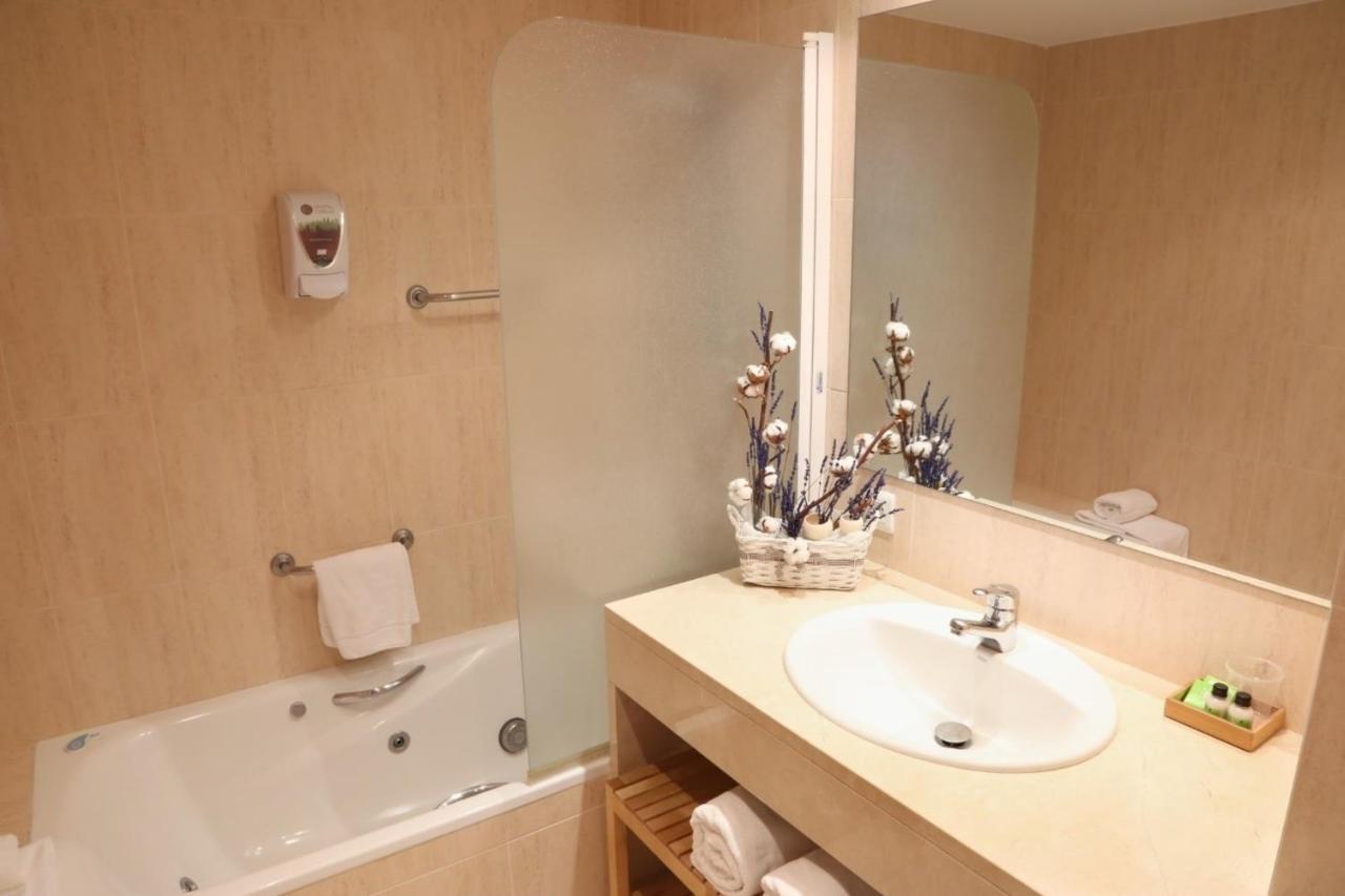 Hostal Torras Sant Hilari Sacalm Luaran gambar